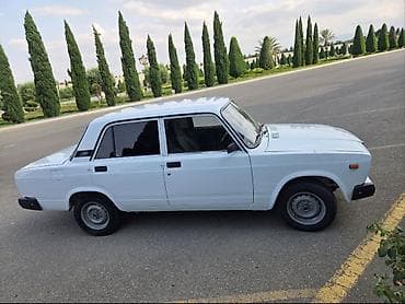 VAZ 2107, ağ rəng, sedan kuzov Texniki xüsusiyyətlər: - Arxa