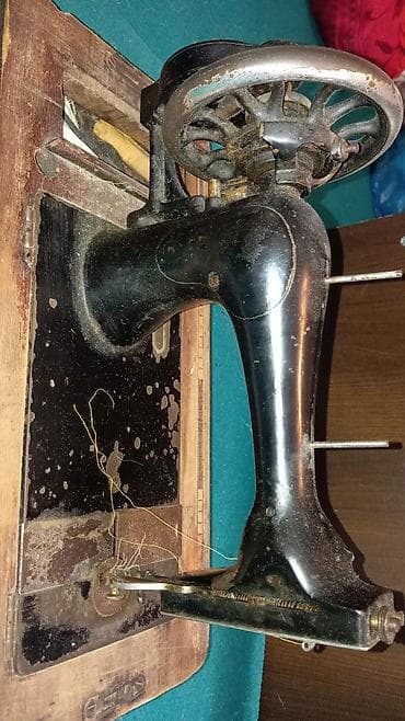 cap maşını: Antik tikiş maşını – əl ilə fırladılan, çarxlı model - Qədim masaüstü — 3