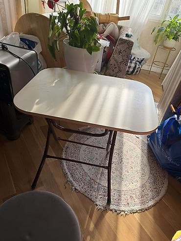 Balkon masası, Qatlanan, Dördbucaq masa