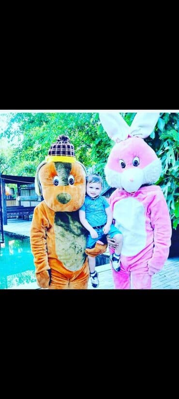 Dəstlər: Mavi rəngdə maskot kostyumu. Ağ rəngli böyük baş hissəsi və rəngli — 6