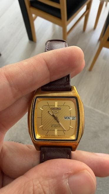 elektiron saat: 1980-ci illərin orjinal yapon saatı. Sapfir şüşə. Qolda enerji yığır — 3