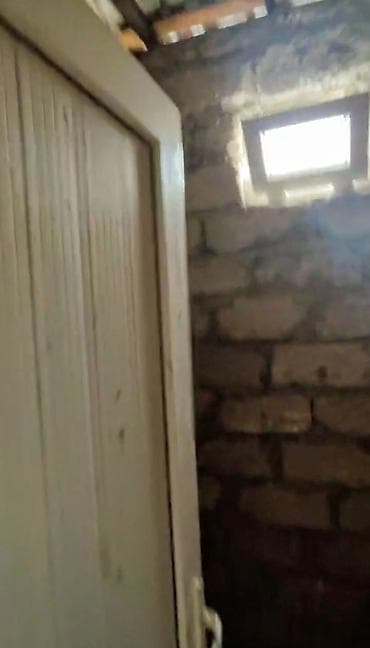oba mtk ev satilir: Satılır: kiçik həyətyanı sahəsi olan təkmərtəbəli yarımçıq tikili — 5