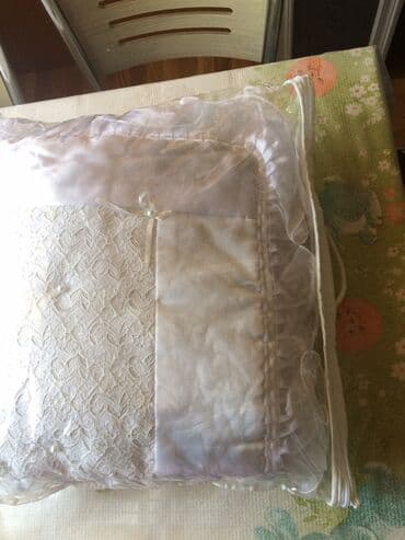 uşaqlar üçün keçə şap şapları: Körpə bələyi-3-lü. Bələk, yorğança və balıncdan ibarətdir. Yorğançası — 2