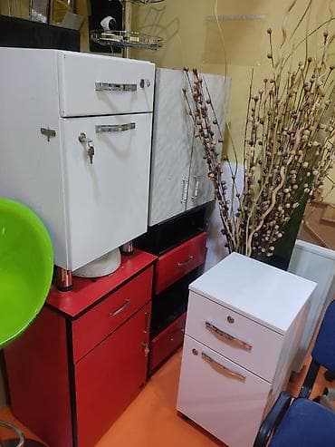 Ofis və salon üçün mebel dəsti Təsvir: - Çekmecəli və kilidli