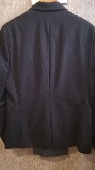 Kişi kostyumu. Az istifadə olunub. Slim fit model. Kotondan alınıb lalafo.az -da Kişi kostyumu. Az istifadə olunub. Slim fit model. Kotondan alınıb