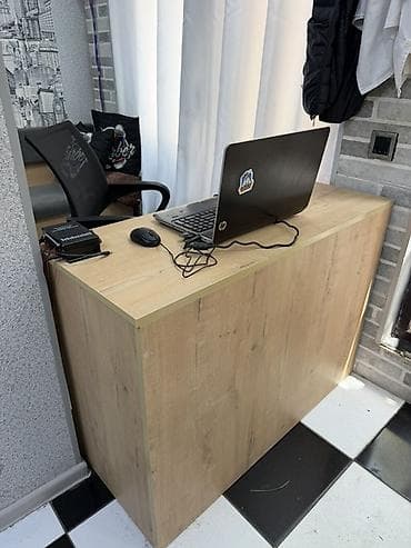 Düz masa, Polkalı, Siyirməli, Teksturalı laminat