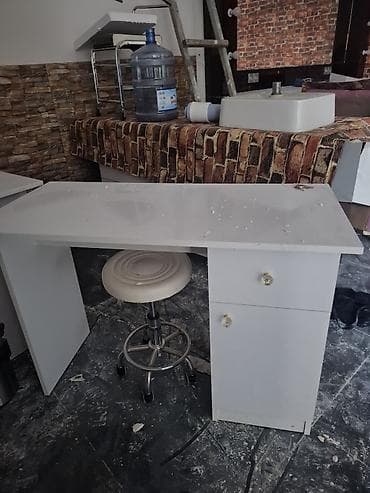 tek stol: Düz masa, Stulsuz, Polkalı, Siyirməli, Parlaq laminat — 5