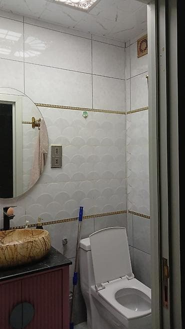 kiraye ev: Masazirin girisinde masurutlar binanin qabagindan kecir ev avm — 2