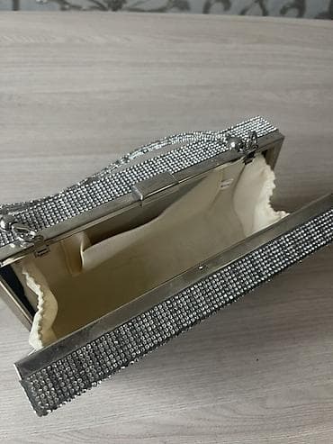 Сумки: Fendi rhinestone klatç çantası - Forma: sərt qutu tipli klatç - Rəng — 2