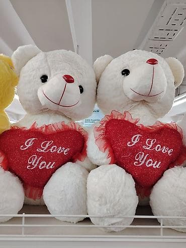 Böyük plyuş ayıcık – ürək yastıqla - Rəng: ağ gövdə, qırmızı burun və