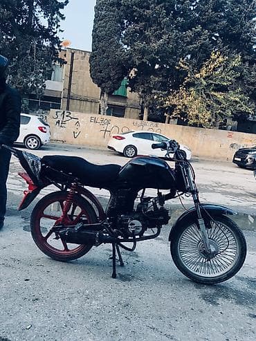 em matasqlet: KUBERD markalı kiçik həcmli benzinli motosiklet. Xüsusiyyətlər: - Tək — 3