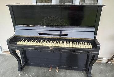 Salam. Piano yaxşı və işlək vəziyyətdədir. Pedalları işləkdi. Piano