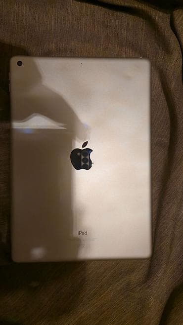Apple iPad 9-cu nəsil iPad 2021il — vəziyyətinin əla olduğunu demək