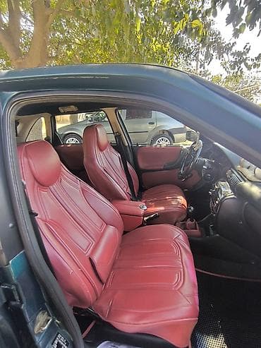 vectra b fara: Opel Astra F sedan - Kuzov: 4 qapılı sedan, tünd yaşıl rəng - Salon — 3