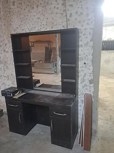 künc rəf: Salon üçün iki ədəd mebel stendi - Model: Güzgülü iş stansiyası dəsti — 2
