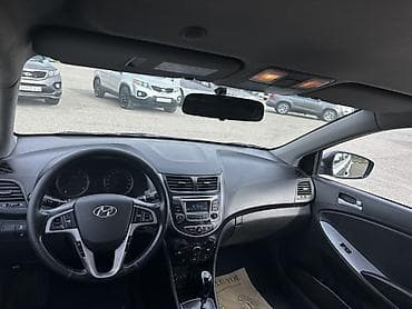 Hyundai Accent: 1.4 l | 2016 il Sedan — 6