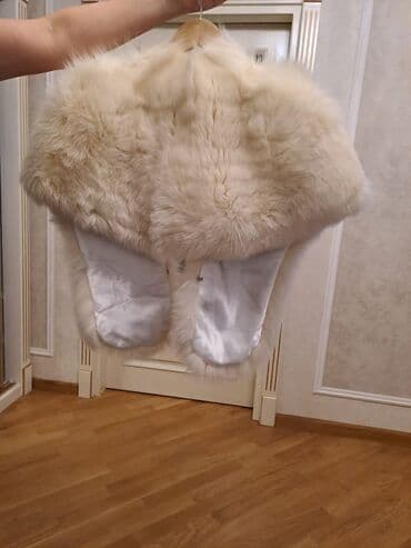 Çimərlik geyimləri: Ağ krem rəngli. 150azn — 2