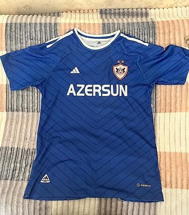 green good lux: QarabağFK forması M razmer ideal vezyetdedi az geyinilib. 10 azn — 1