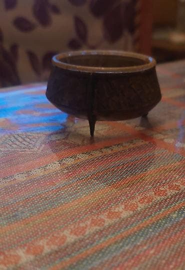 sam qabi: Dekorativ mini üçayaqlı qab, duz qabı - Material: metal görünümlü — 1