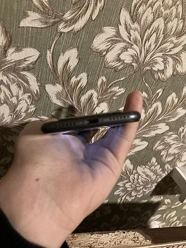 mini oyun konsolu: IPhone 8, Qara, Barmaq izi — 5