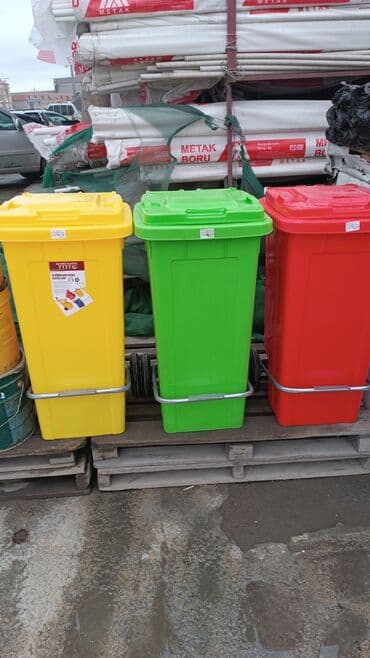 баки для мусора пластиковые: Zibil qabları . Plastik materialdan hazırlanır . ölçülər müxtəlifdir — 1