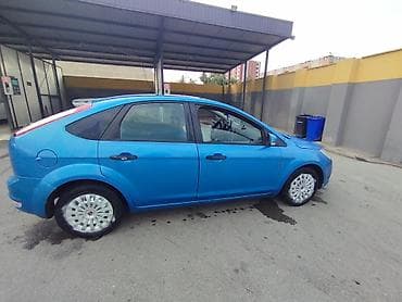 avto aksesuar kredit: Ford Focus: 1.6 l | 2010 il 284360 km Sedan — 7