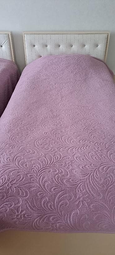 Yataq üçün İşlənmiş rəng - Bənövşəyi Yataq örtüyü