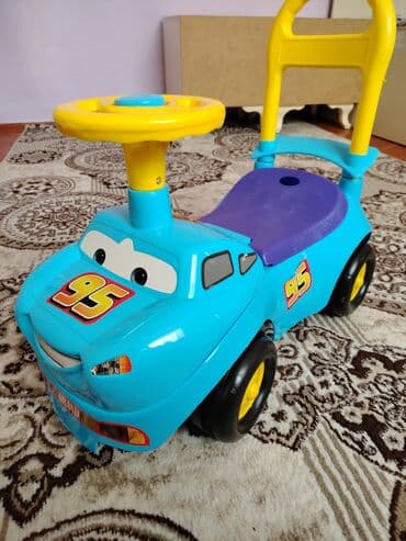 Uşaq sürmə maşını – “Cars” temalı ride-on - Parlaq mavi korpus, 95