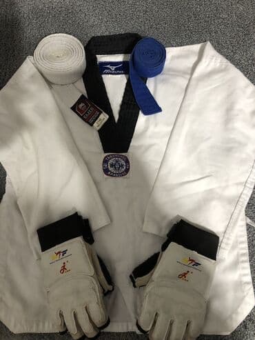 karate paltarı: Taekvando geyimləri yaşılda Adidas kəmər var birini göturursüz ya ağ — 1