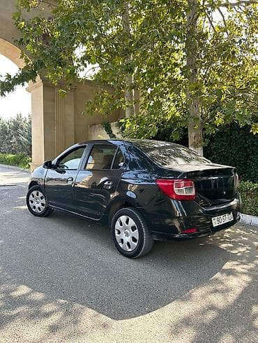 panelerin satiwi: Renault Logan: 1.6 l | 2013 il 360000 km Sedan — 2