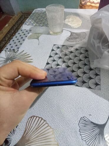 Fly: Mavi rəngli smartfon Xüsusiyyətlər: - Korpus: mavi, nazik yan — 4