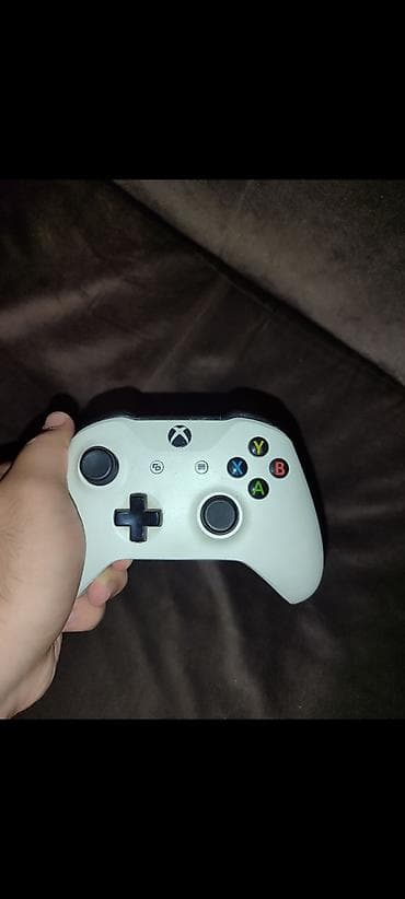 xbox controller: Xbox controller,sol analoqu işləmir,onunda xərci 10 manat olar. Qalan — 2