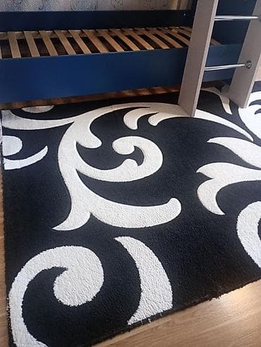 Qara-ağ naxışlı xalça

yaxsi vəziyyətdədir uzunu 3.50 eni 1.50