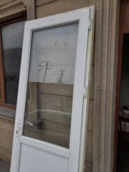 Plastik (PVC) giriş qapısı - Rəng: ağ - Material: PVC profil, şüşəli