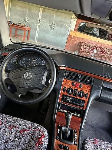 bmw e39 radiator: Mercedes-Benz E-Class (W210) sedan - Gövdə: 4 qapılı sedan, gümüşü — 10