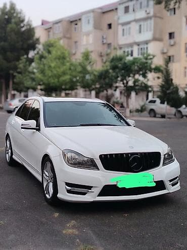 kompressor teh: Mercedes-Benz C-Class sedan (C250 emblemli), ağ rəng. Xüsusiyyətlər — 6