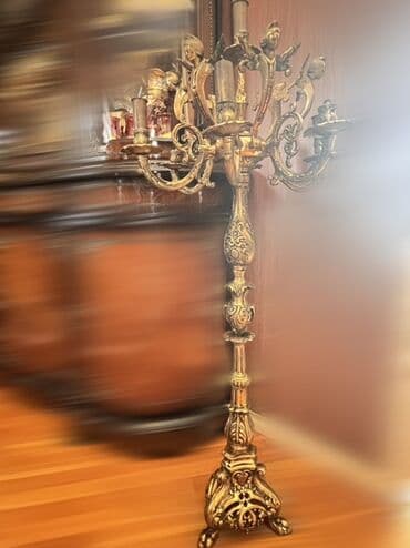 Ikidene bronza burunc Bu lampa qədimi üslubda, qızılı rəngdə və