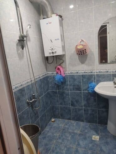 9 ci mikrorayon satilan evler: Bakı, 2 otaqlı, Köhnə tikili, m. Xalqlar Dostluğu, 52 kv. m — 5