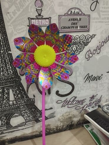 Rəngli külək çarxı (pinwheel) – dekorativ və əyləncəli aksesuar -