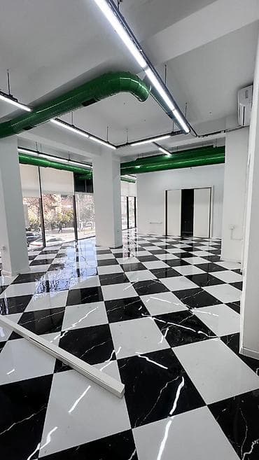 Mənzillər: Əsasən showroom, butik, atelye, ofis, coffeeshop və s. təyinatlar üçün — 1