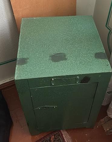 seyfler: ✅ Metall seyf – yaşıl rəngdə, tək qapılı, açarlı. ☑️ qalın metal — 2