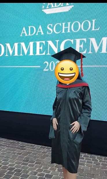 Tünd yaşıl rəngli məzuniyyət mantiyası, 1 dəfə geyinilib, ideal