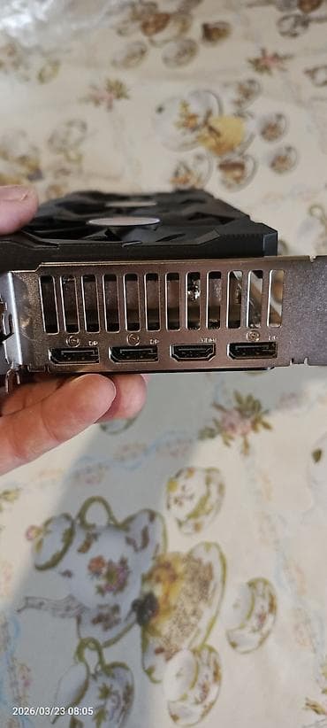 kreditlə noutbuk: Video kart – 3 fanlı, metal arxa panel (backplate) ilə (Video karta — 2