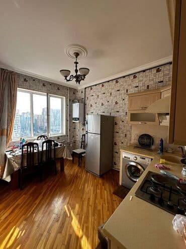 kiraye ev nefcilerde: Nərimanov rayonu,Həsən Əliyev küçəsi Dəniz market yaxınlığında 18 — 4