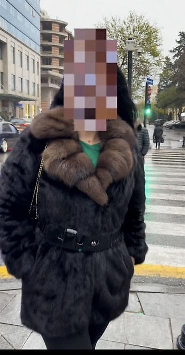 kurkalar: Qadınlar üçün dəbli qısa norka kürk paltar - Rəng: qara (korpus) — 3