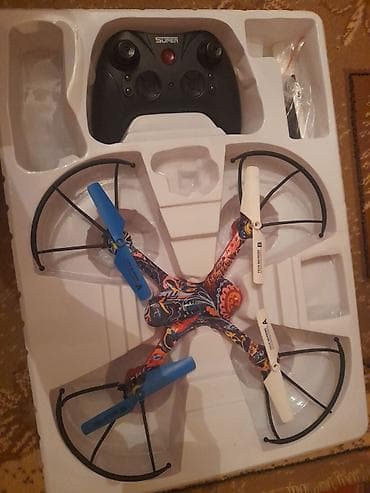 Uzaqdan idarə olunan LED işıqlı kvadrokopter dron - Rəngarəng naxışlı