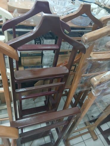 вешалка для брюк и рубашек напольная: Bu, paltarların səliqəli saxlanması üçün nəzərdə tutulmuş taxta — 7