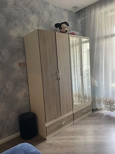 Yaxşı vəziyyətdədir. Qırığı yoxdur. Ayrılıqda 2 hissədən ibarətdir — 1