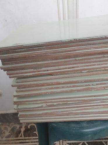 Keramik plitələr dəsti - Ölçü: təxminən kvadrat format (foto üzrə