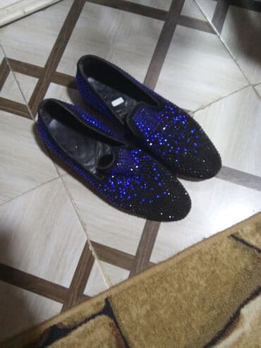 Parlaq bəzəkli kişi mokasinləri - Model: klassik mokasin/lofer -